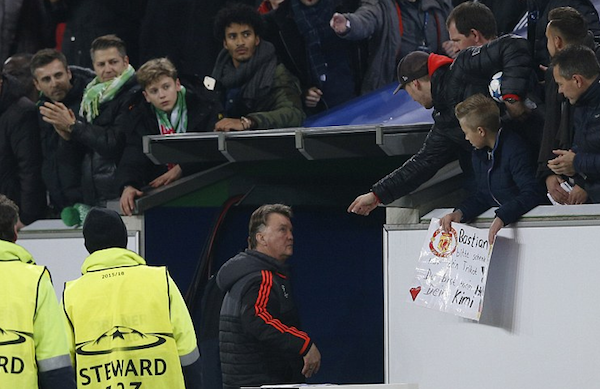 �}���`�F�X�^�[���i�C�e�b�h�s��